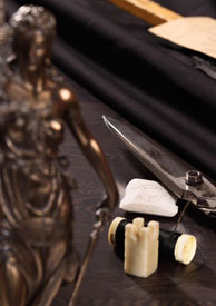 Roben der Justiz mit Stoff und Schere Sonstige Talare für die Justiz